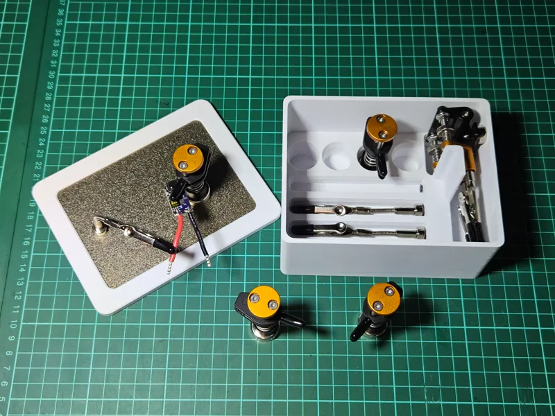 Magnetic Third Hand Storage