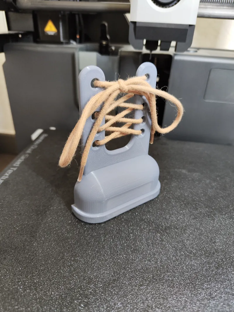 Lerners jig to tie a shoe bow 