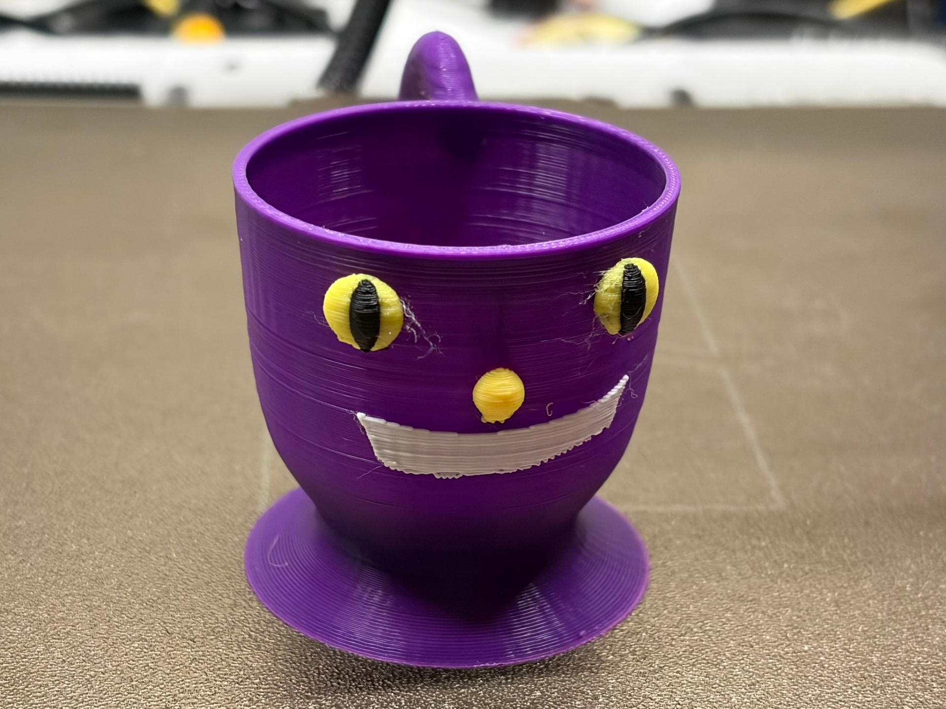 Mug with creepy face, based on Pocketcat(?)