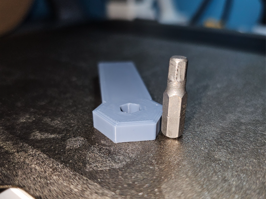 Ultra low-profile screwdriver (Bit handle/wrench)
