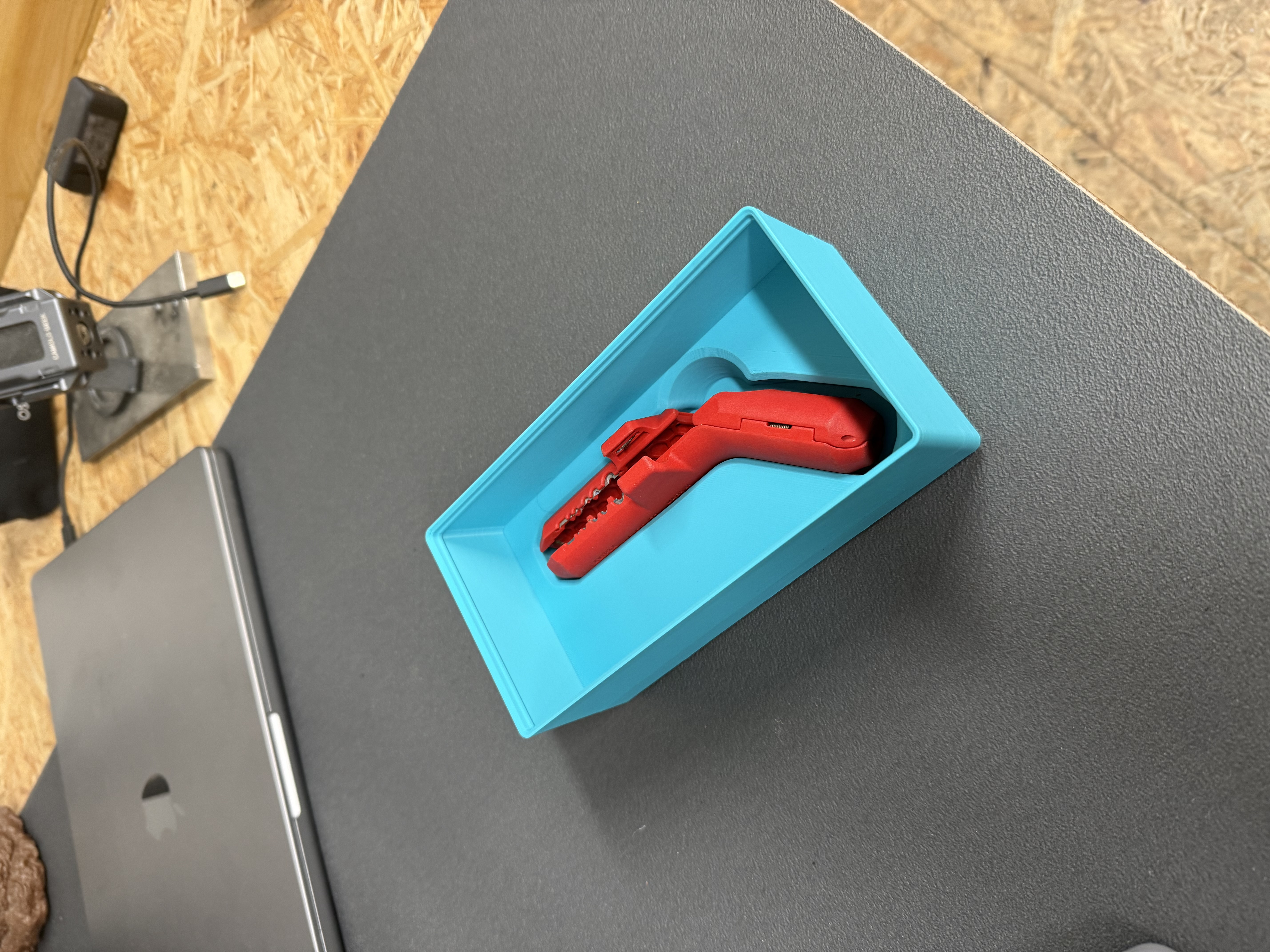Miniatura 2 do modelo 3D Knipex Ergostrip (169501) Gridfinity Stackable