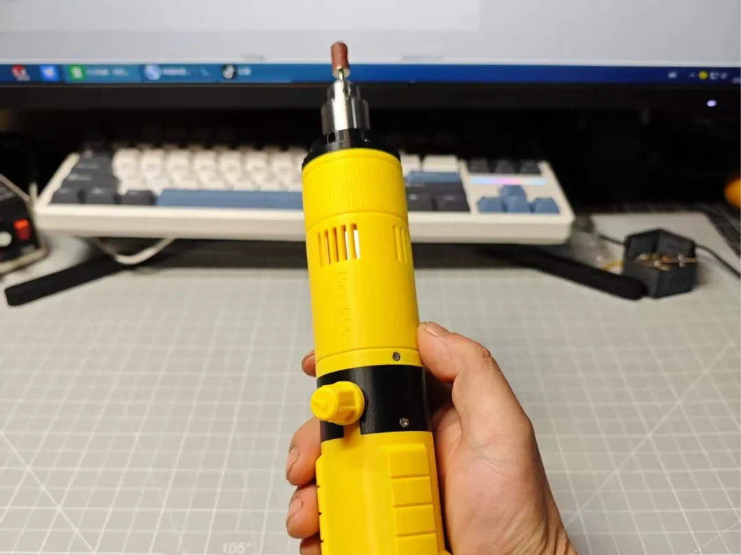 Miniatura 1 do modelo 3D 555电池板电磨外壳