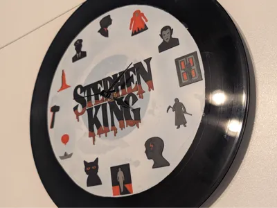 Stephen King Horror Clock – A Spooky Timepiece