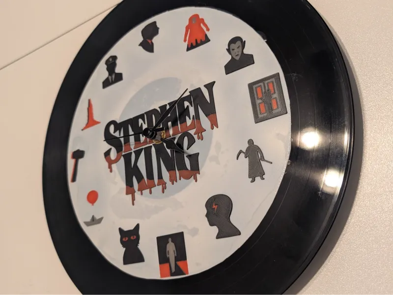 Stephen King Horror Clock – A Spooky Timepiece