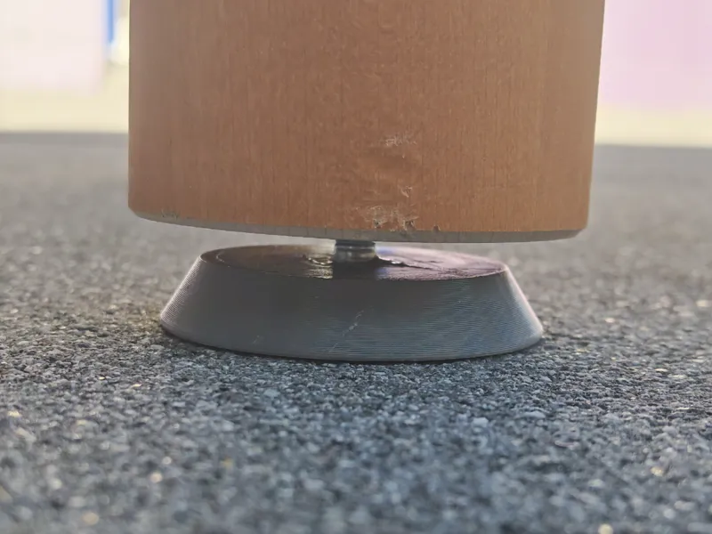 Table leg raiser