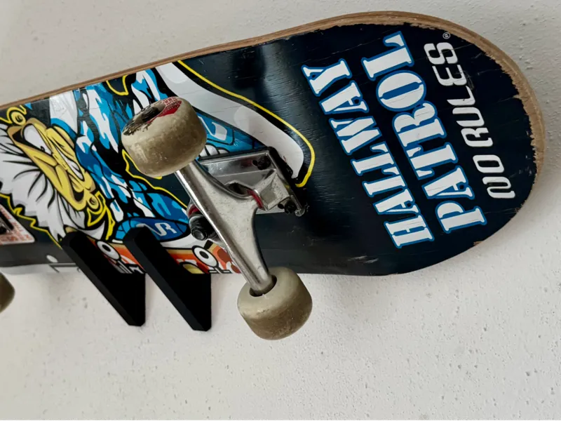 Skateboard wall-mount, M5 with 14mm pockets.