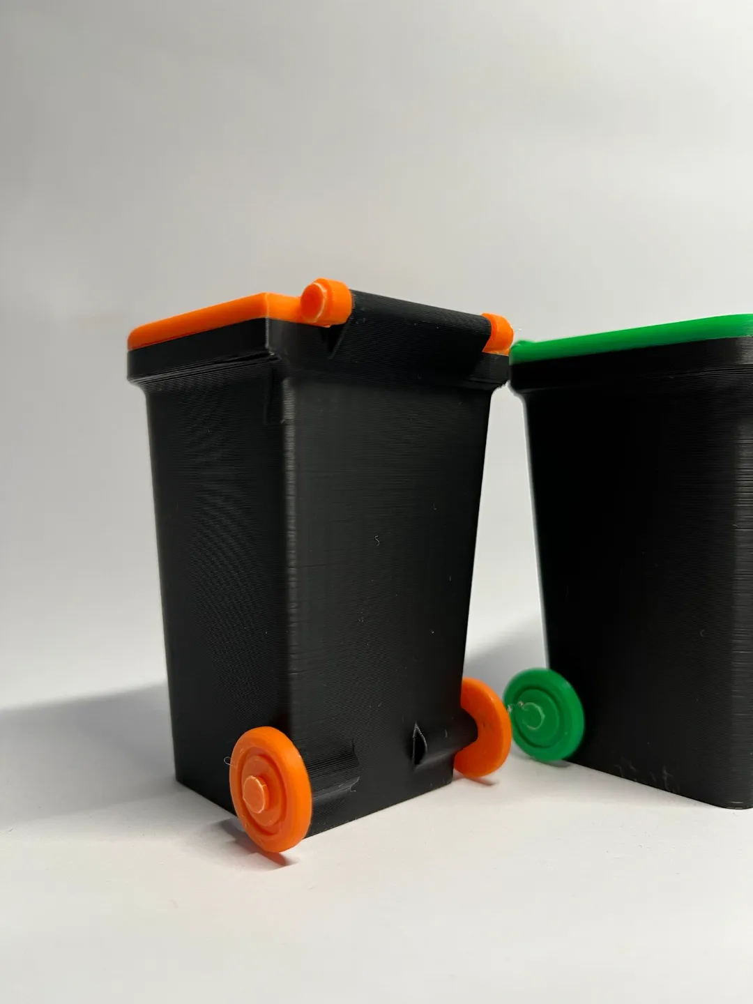 Garbage Bin Trash Can V2 (Wheelie Bin) view 4