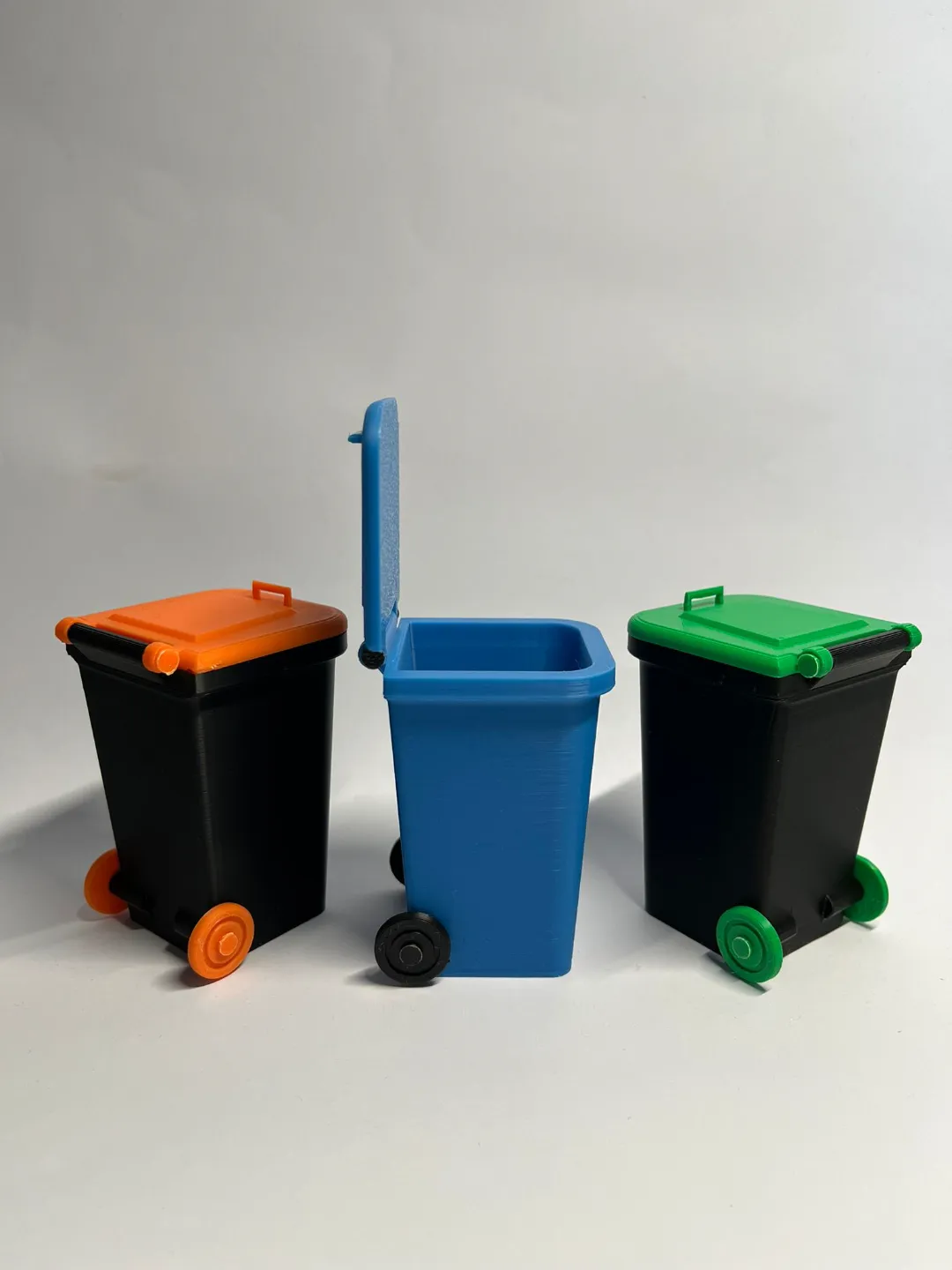 Garbage Bin Trash Can V2 (Wheelie Bin) view 2