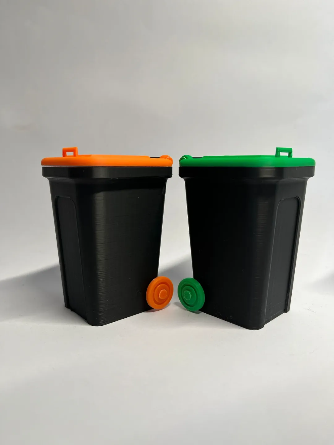 Garbage Bin Trash Can V2 (Wheelie Bin) view 3