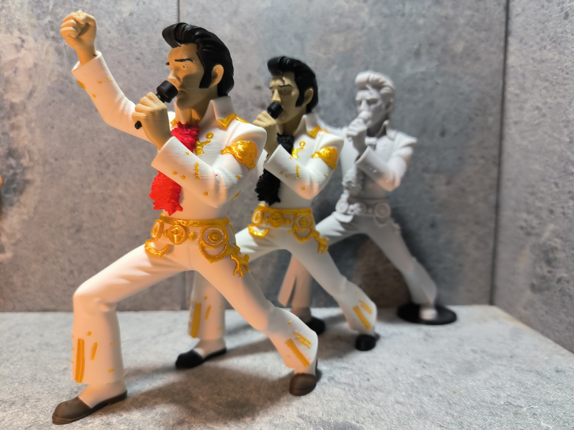 Elvis -The King- Presley am Mikrofon 1/4/6-Farbig