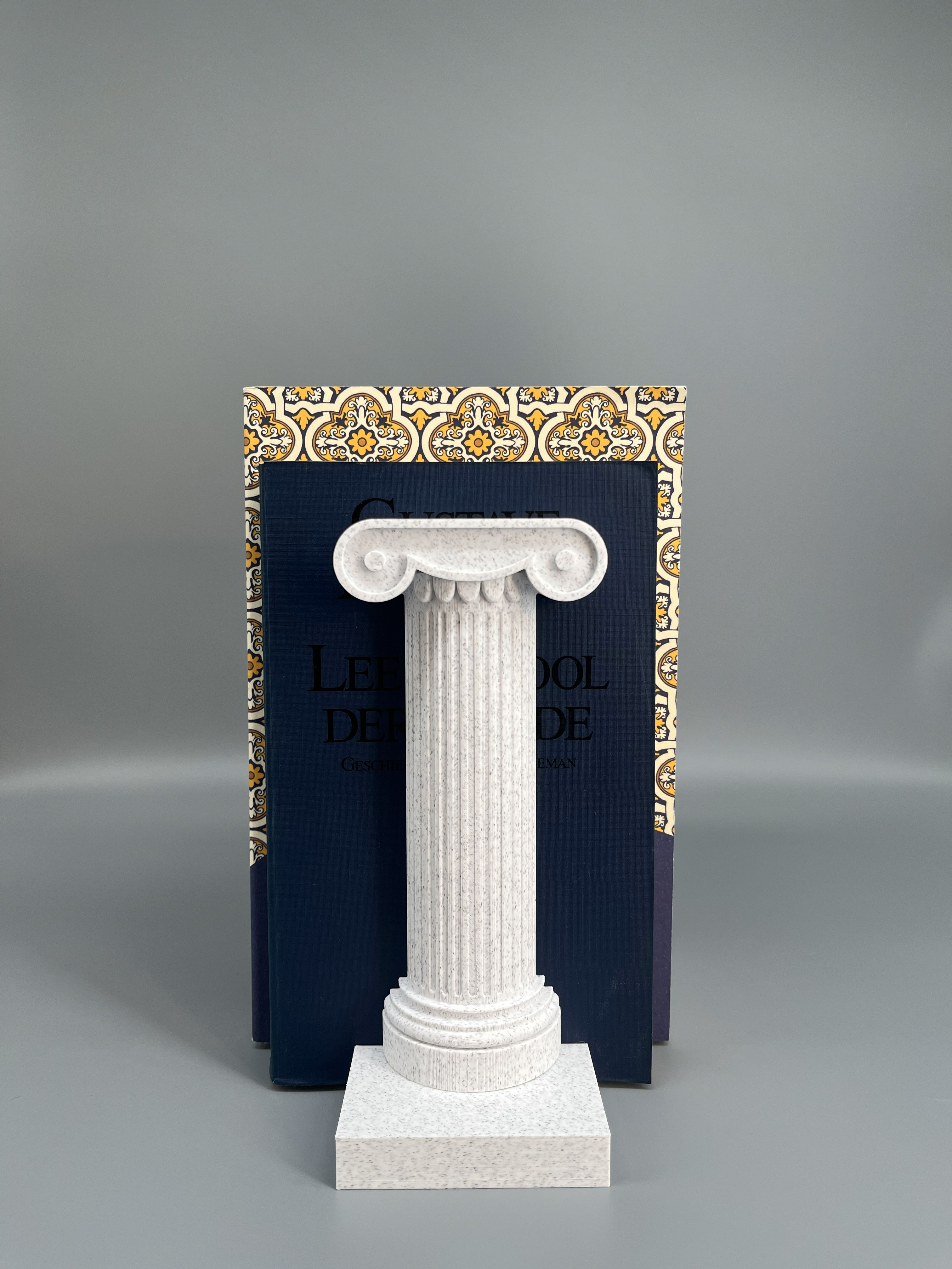 Miniatura 2 do modelo 3D Greek Ionic Column Bookend