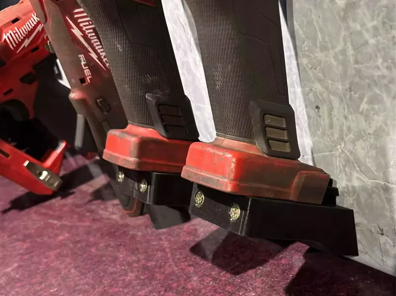 Milwaukee M18 tool holder 60degree angled
