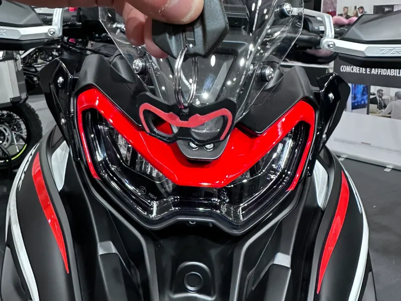 HEADLIGHT KEYRINGS Benelli Trk 702
