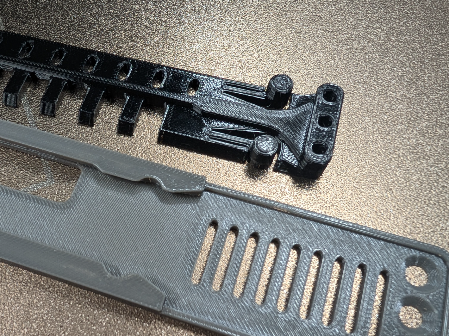Secure-Lock Hive Entrance Reducer + Anti-Slip Snap