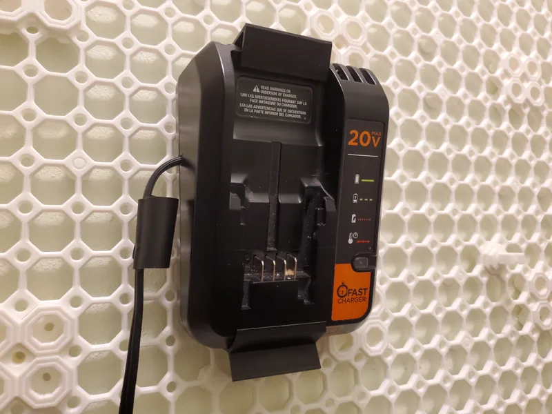 Black & Decker 20V Fast Charger MultiBoard Mount