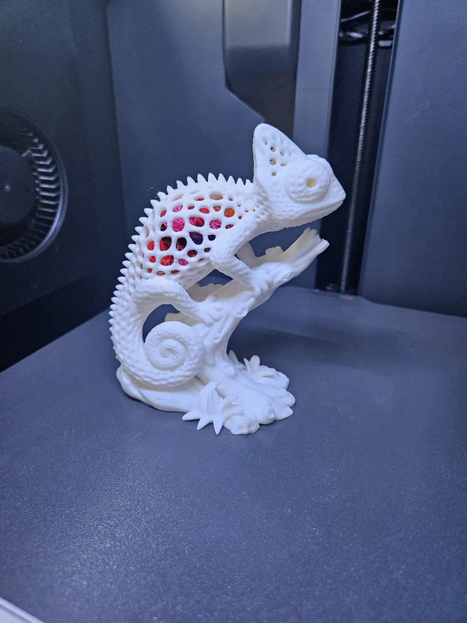 Voronoi Chamäleon – Stylische 3D-Skulptur view 3