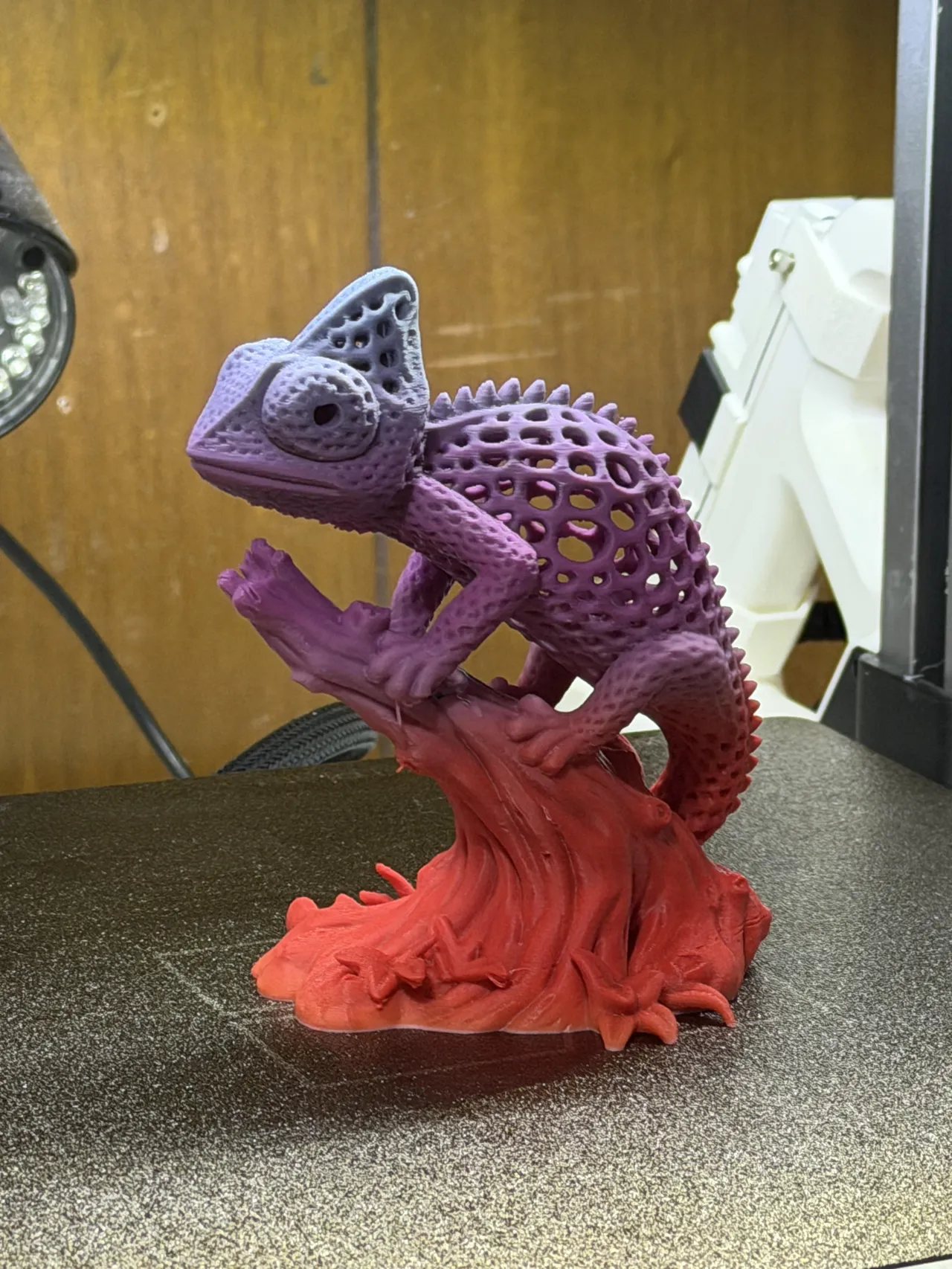Voronoi Chamäleon – Stylische 3D-Skulptur view 2