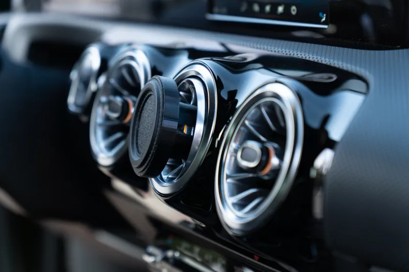 Mercedes Phoneholder for Magsafe