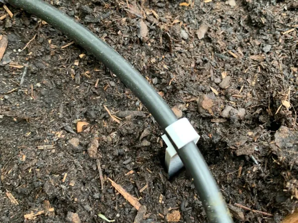 Clips de fixation pour tuyau d'arrosage Gardena