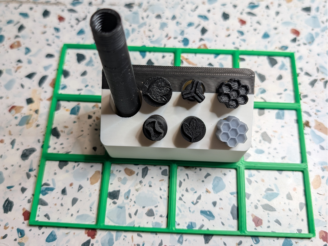 Gridfinity Stamp Holder with Handle Slot 1x2