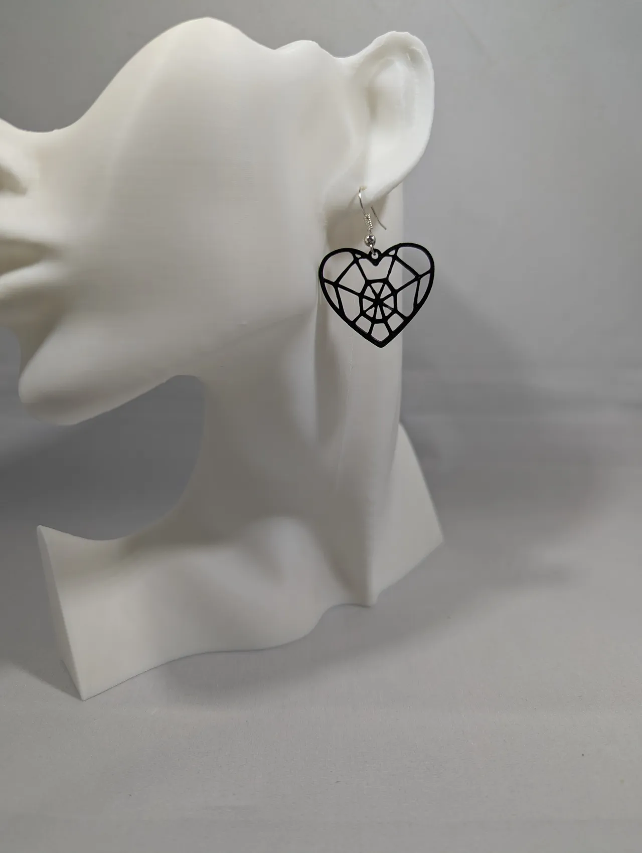 Webbed heart earrings view 3