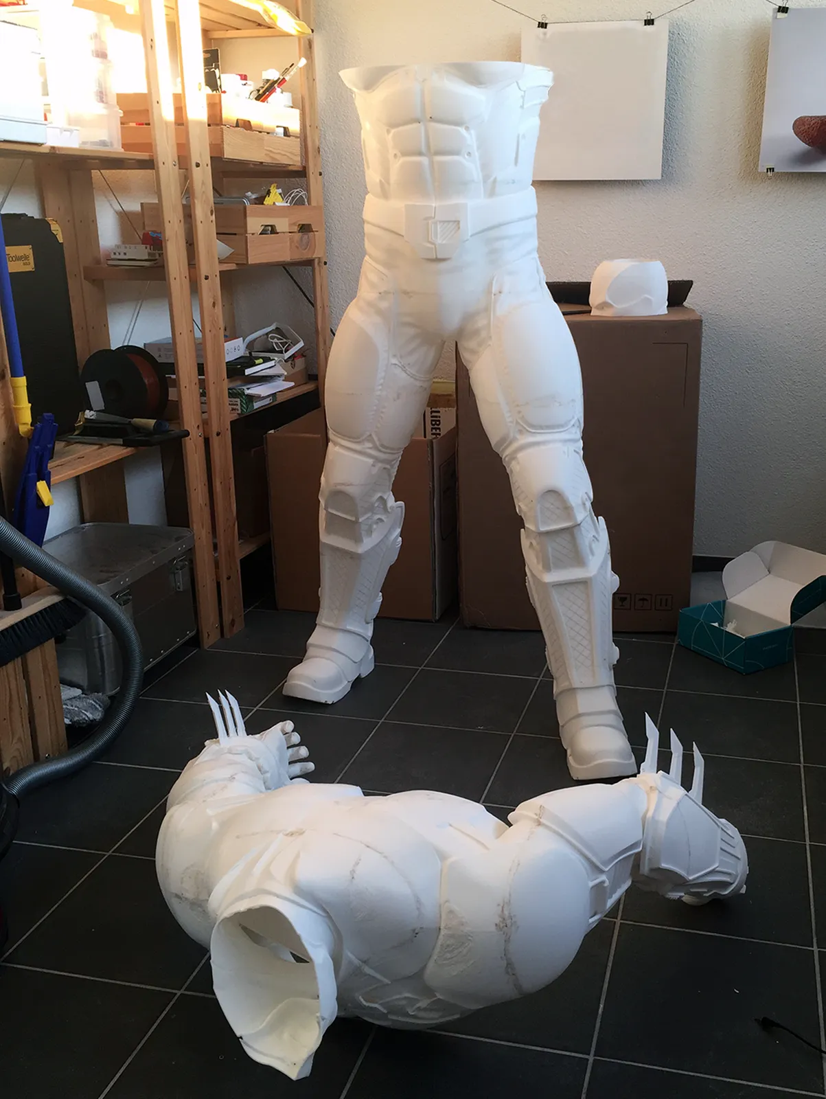LIFESIZED Batman Statue view 4