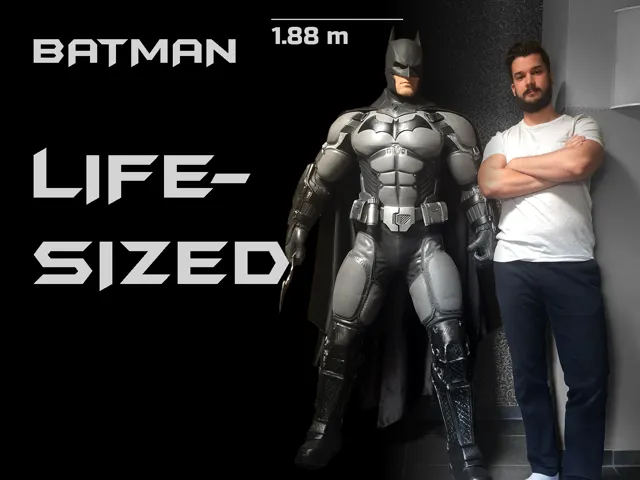 LIFESIZED Batman Statue