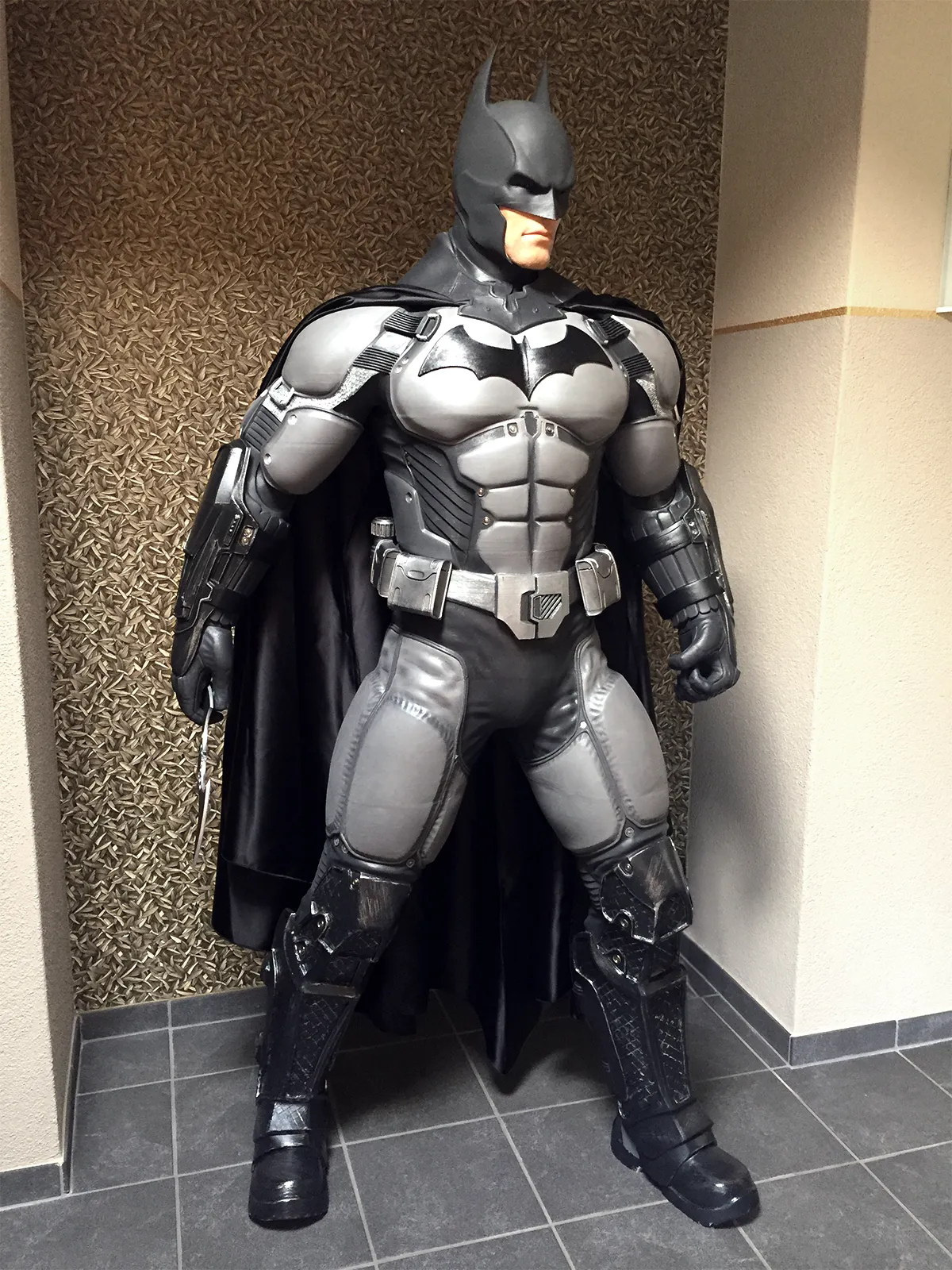 LIFESIZED Batman Statue view 2
