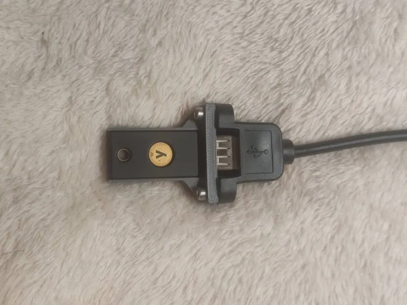 Stand / holder for Yubikey 
