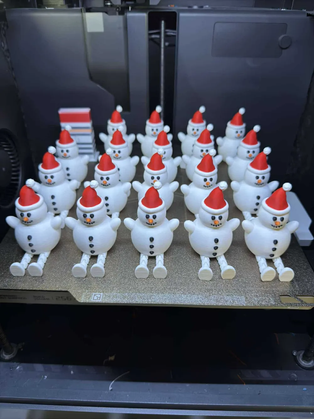 articulated Snowman with Christmas hat - Free 3D Print Model - MakerWorld
