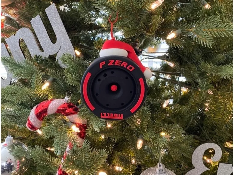F1 Tire Santa Hat Hook Adapter 100 mm Model