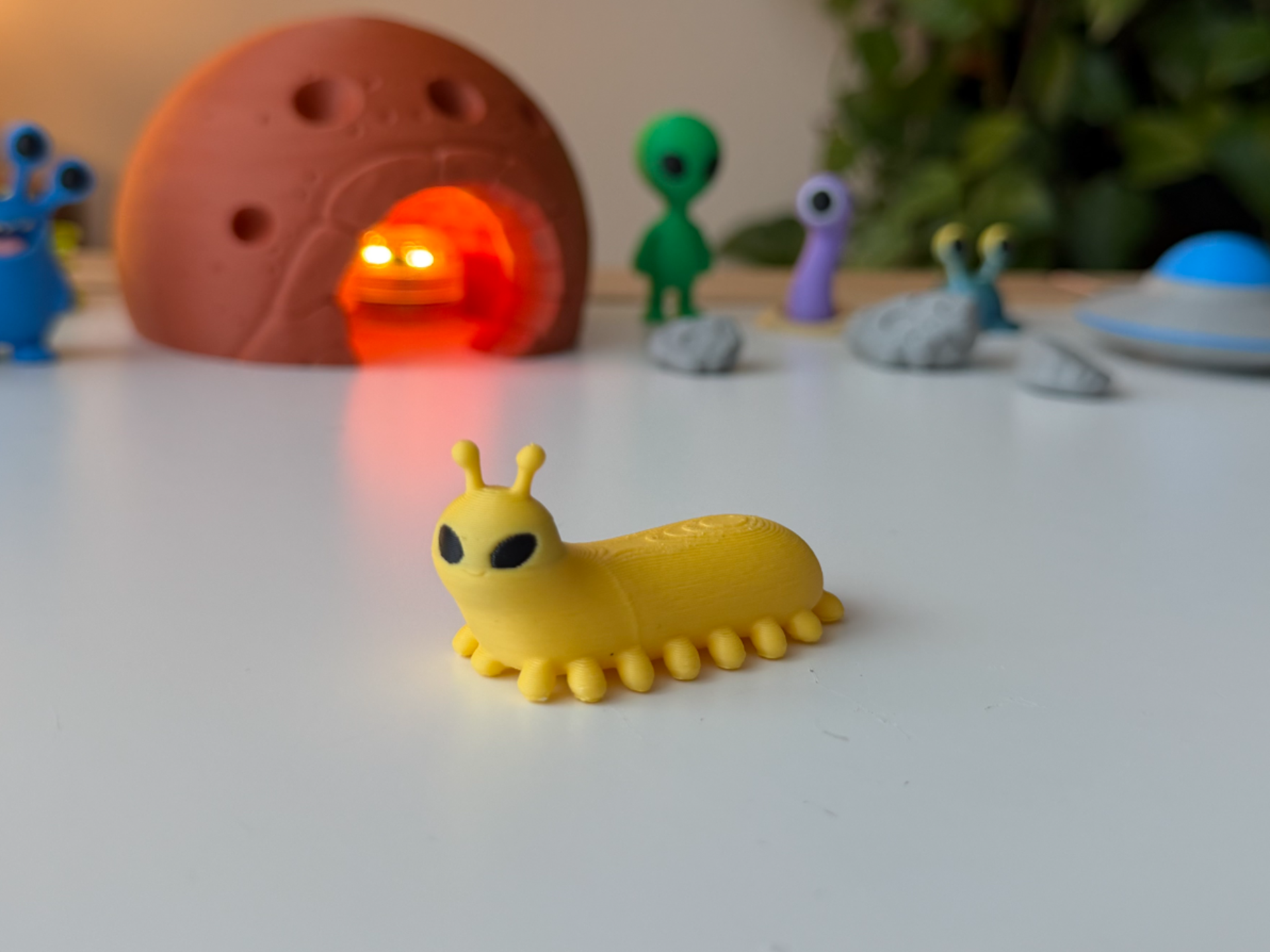 Larva Alien — “Melloop”