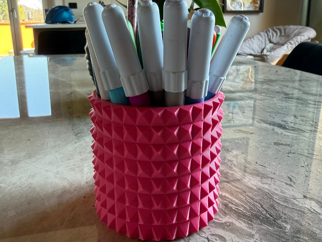 Porta penne organizer geometrico effetto piramide