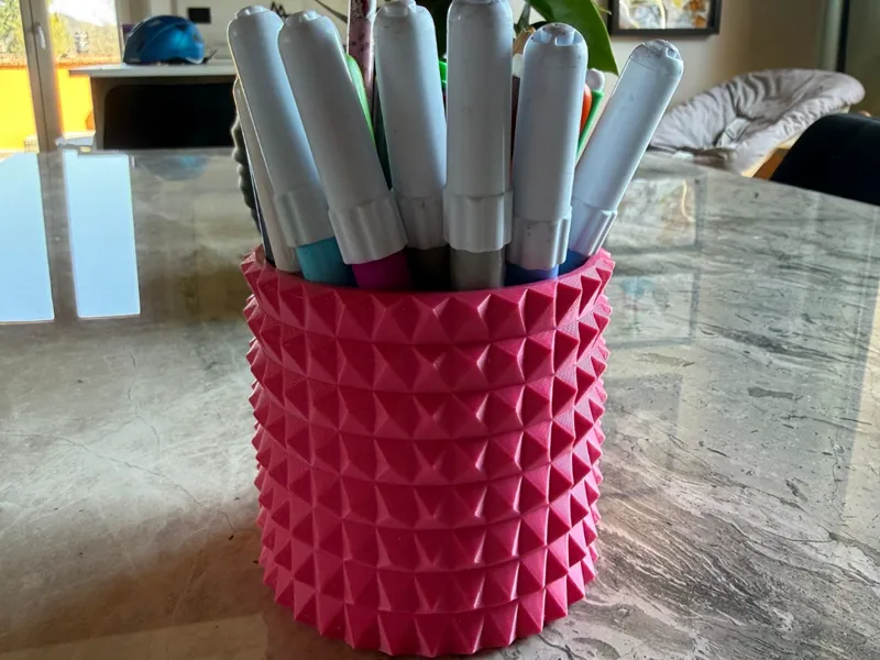 Porta penne organizer geometrico effetto piramide