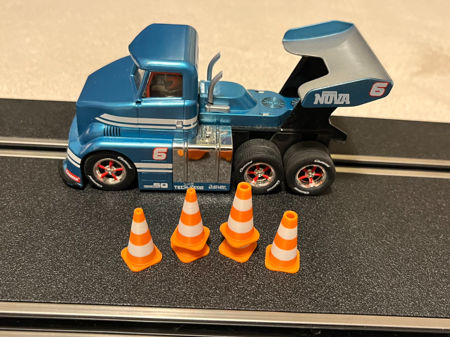 Traffic Cones / Pylons - 1:32 Scale