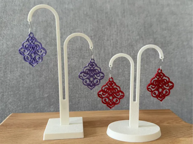 Regal Medaillon Earring