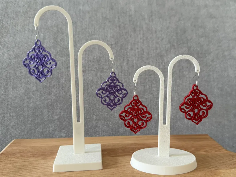 Regal Medaillon Earring