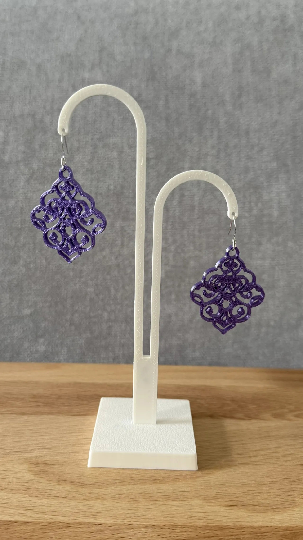 Regal Medaillon Earring view 3