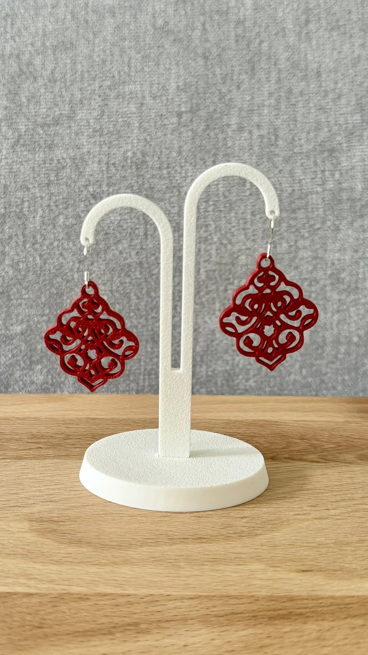 Regal Medaillon Earring view 4