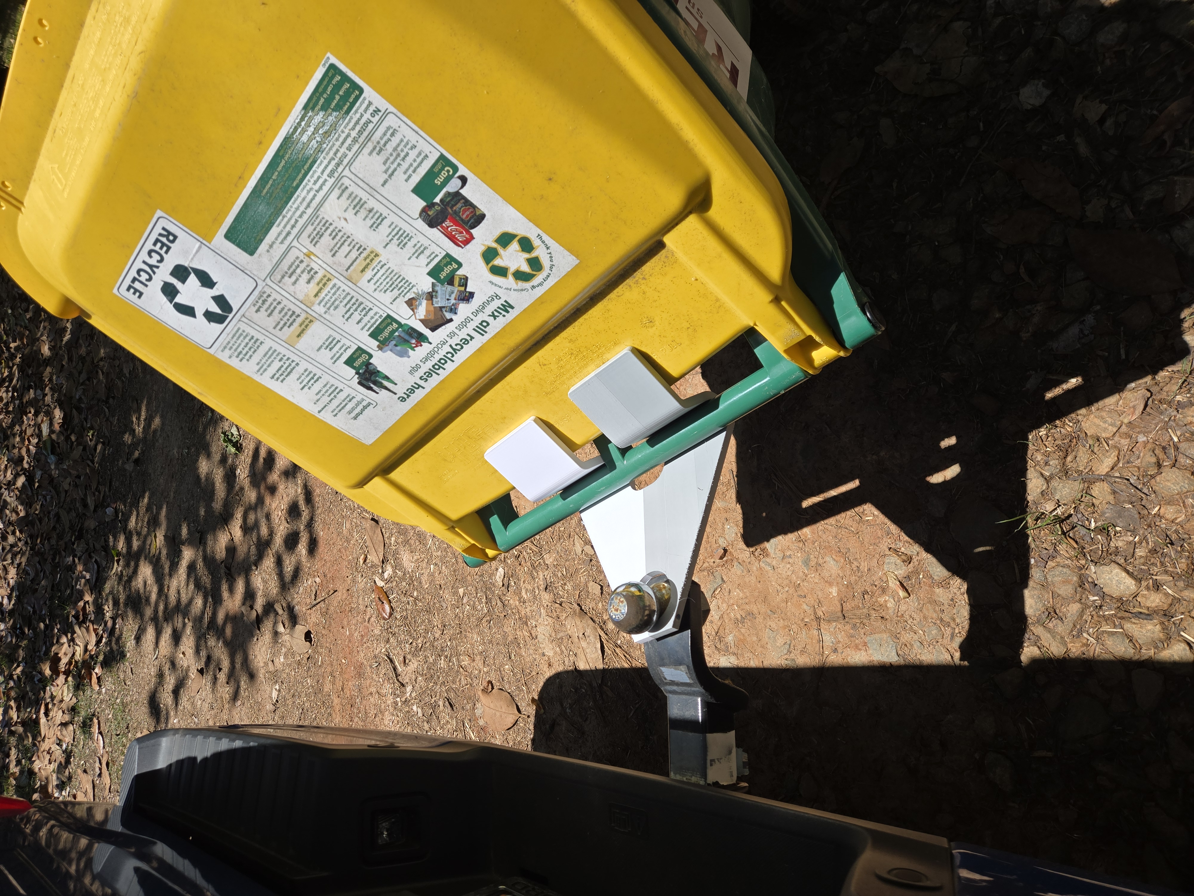 Miniatura 2 do modelo 3D Trash Can Hitch
