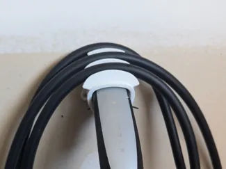 "DragonScale" NACS Plug&Cable Wall Mount + Lock