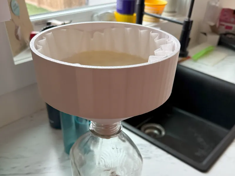 Large mouth funnel with inner base