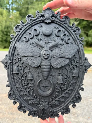 Marco decorativo: Deathmoth and Moon Phases Frame — vista de referencia 2