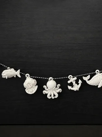 Pieza para disfraz o exhibición: Haunted Depths, Halloween Nautical Garland — vista de referencia 2