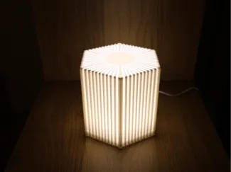 Design-Tischlampe – modularer Lampenschirm