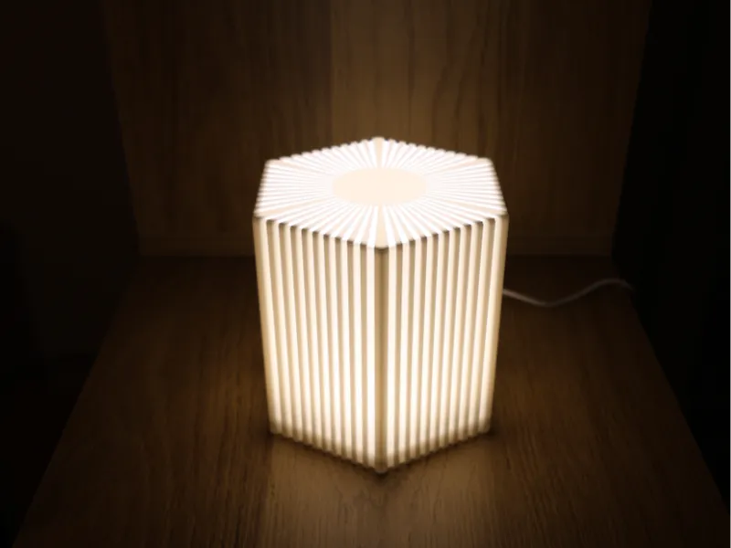 Design-Tischlampe – modularer Lampenschirm