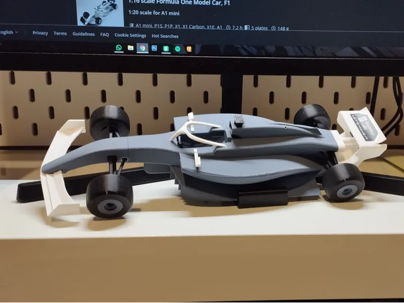 Tilted support for a 1:16 scale F1 car