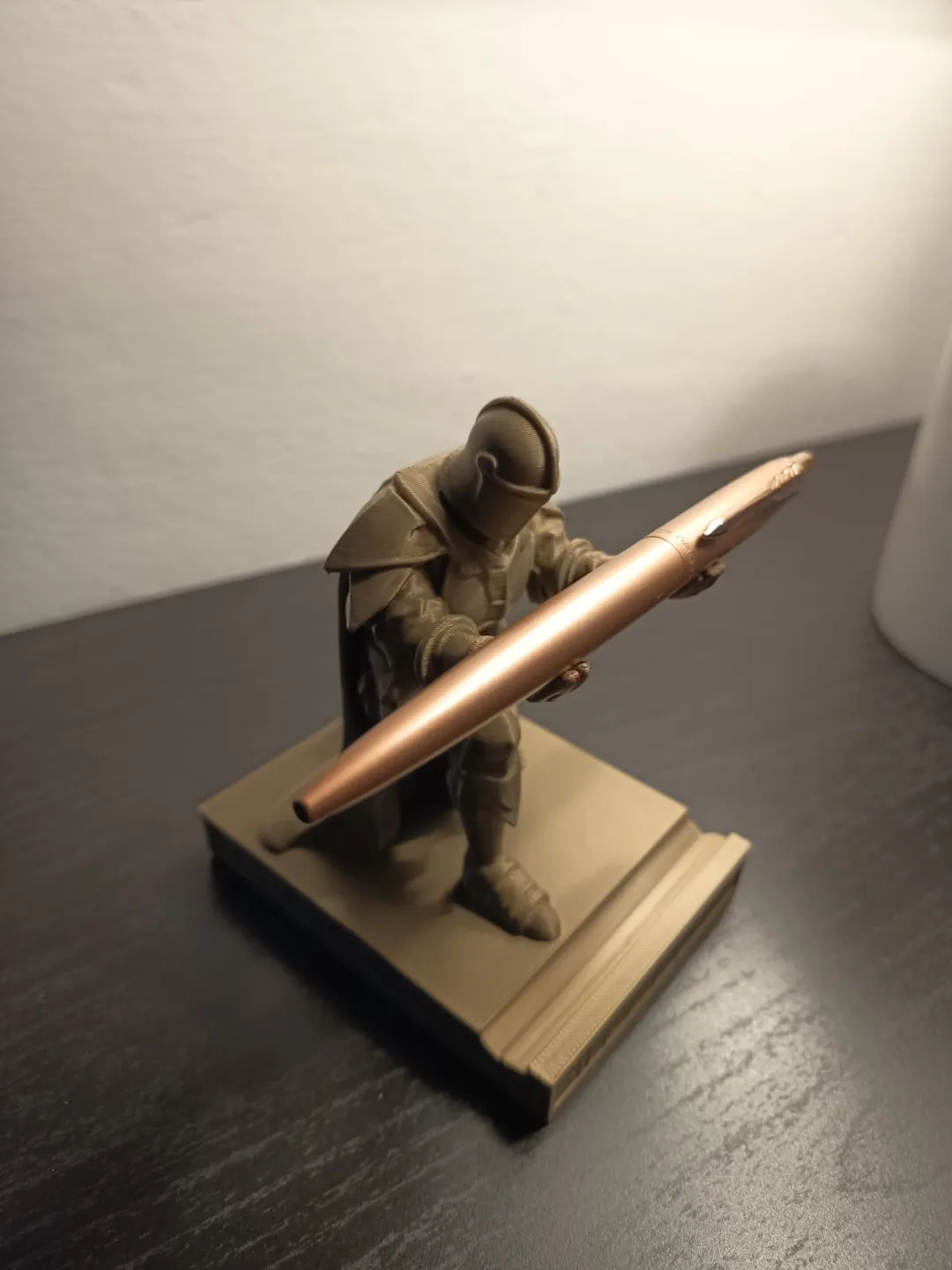 Knight of the Quill Portapenne Cavaliere Medievale view 3