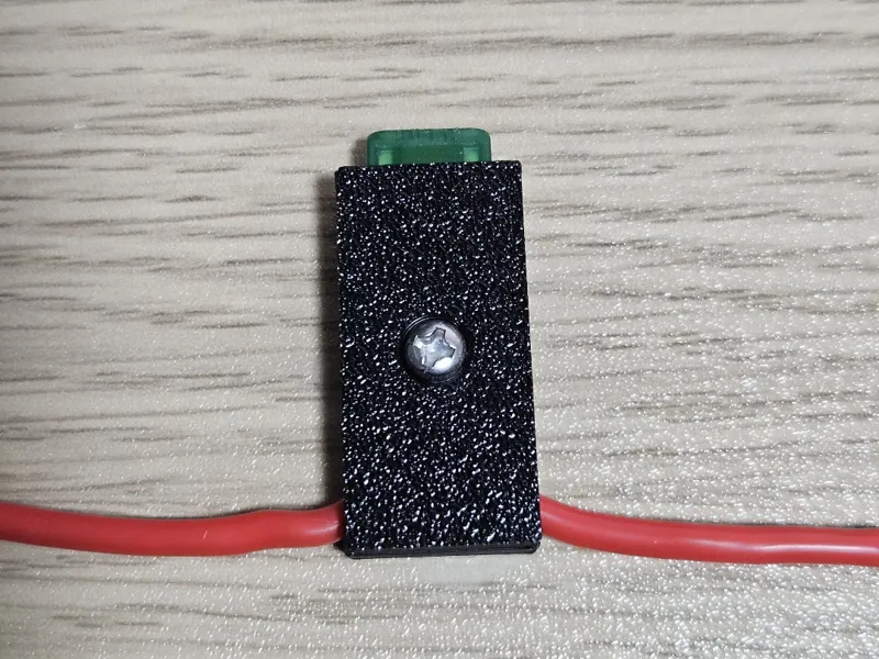 Mini Blade Fuse Holder secure by screw v2