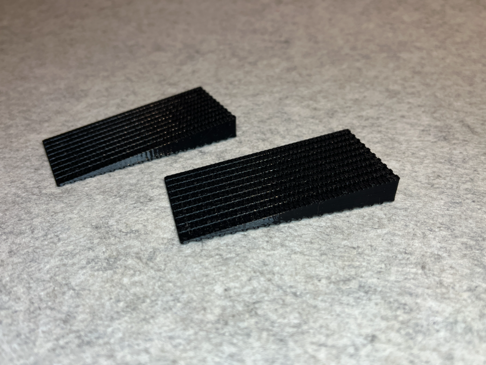 Leveling wedge